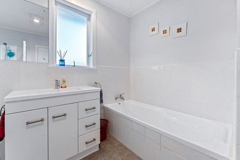 Photo of property in 23 Hutchinsons Road, Bucklands Beach, Auckland, 2014