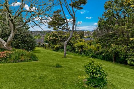 Photo of property in 6 Tasman Avenue, Henderson Valley, Auckland, 0614