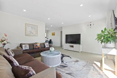 Photo of property in 2/30 Kindergarten Drive, Conifer Grove, Takanini, 2112