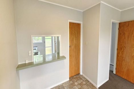 Photo of property in 3/2 Longbill Place, Glendene, Auckland, 0602