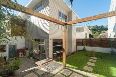 Photo of property in 3 Tiketike Way, Brooklyn, Wellington, 6021