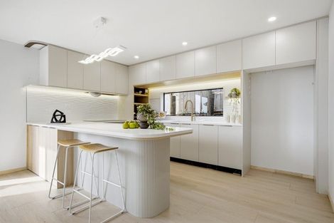 Photo of property in 10 Tusac Place, Totara Vale, Auckland, 0627
