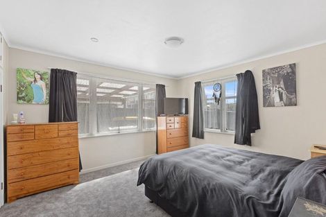 Photo of property in 102 Taikata Road, Te Atatu Peninsula, Auckland, 0610