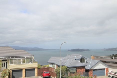 Photo of property in 59 Dress Circle, Newlands, Wellington, 6037