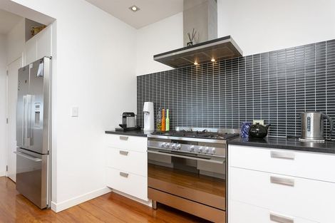 Photo of property in 58 Kopiko Road, Titirangi, Auckland, 0604