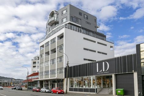 Photo of property in Endeavour Apartments, 18/125 Thorndon Quay, Pipitea, Wellington, 6011