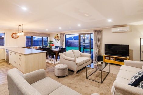 Photo of property in 7 Cyprus Place, Fitzherbert, Palmerston North, 4410