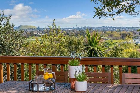 Photo of property in 125 Bradbury Road, Botany Downs, Auckland, 2010