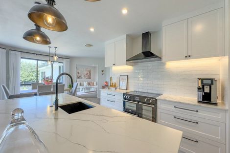 Photo of property in 12 Calderwood Close, Waiuku, 2123