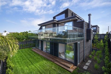 Photo of property in 35a Gulf View Road, Murrays Bay, Auckland, 0630