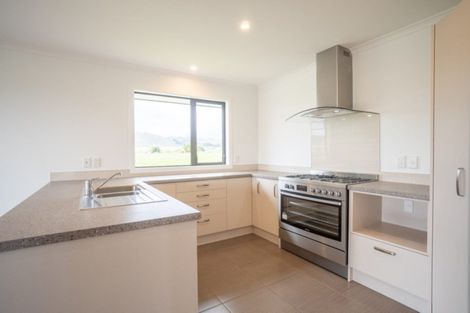 Photo of property in 33 Silicon Way, Fitzherbert, Palmerston North, 4410