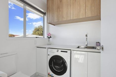 Photo of property in 58 Forest Hill Road, Henderson, Auckland, 0612