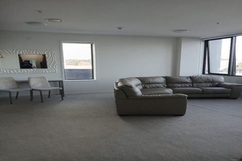Photo of property in Twin Towers, 411/17 Putney Way, Manukau, Auckland, 2104
