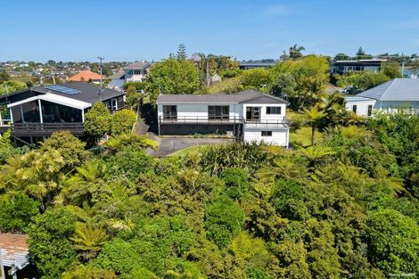 Photo of property in 63 Woodlands Crescent, Browns Bay, Auckland, 0630