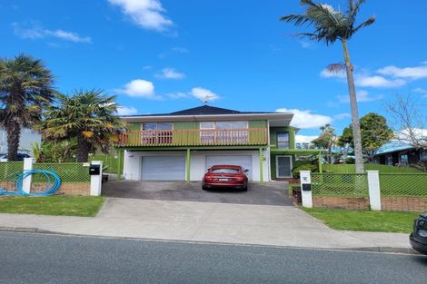Photo of property in 18 Reynella Drive, Massey, Auckland, 0614