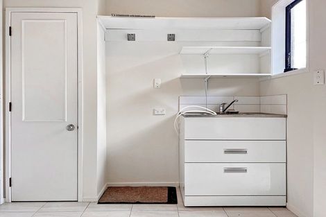 Photo of property in 1/17 Milford Road, Milford, Auckland, 0620