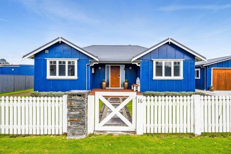 Photo of property in 16 Hector Place, Opunake, 4616