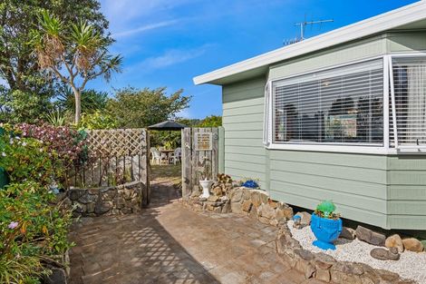 Photo of property in 52 Campbell Avenue, Paraparaumu, 5032
