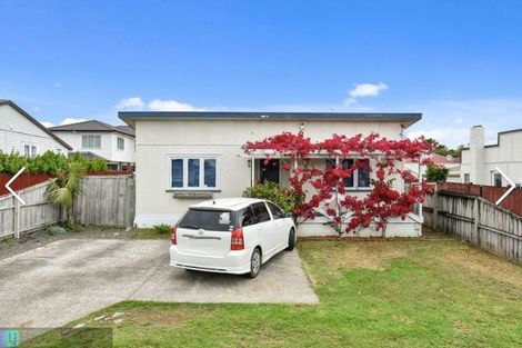 Photo of property in 11 Seddon Avenue, Papatoetoe, Auckland, 2104