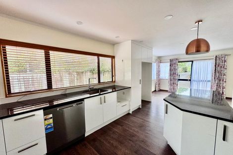 Photo of property in 2/20 Coroglen Avenue, Birkenhead, Auckland, 0626