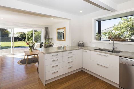 Photo of property in 16 Munro Street, Redwood, Christchurch, 8051