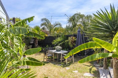 Photo of property in 2 Island View Terrace, Waikanae Beach, Waikanae, 5036