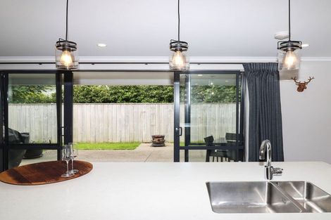 Photo of property in 5 Angus Place, Carterton, 5713