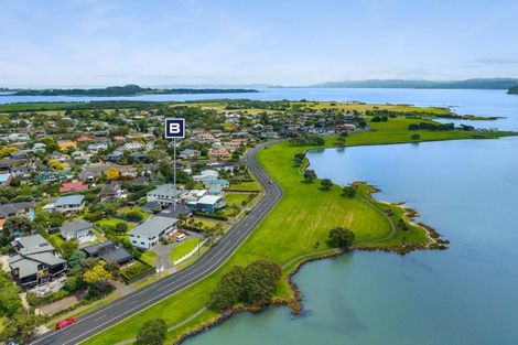 Photo of property in 65 Kiwi Esplanade, Mangere Bridge, Auckland, 2022