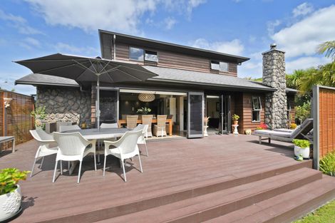 Photo of property in 2 Wonderview Road, Leigh, 0985