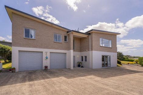 Photo of property in 16 Ohuka Place, Whitianga, 3510