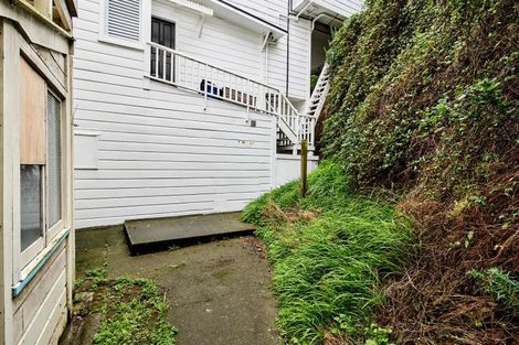Photo of property in 68 Oriental Parade, Oriental Bay, Wellington, 6011