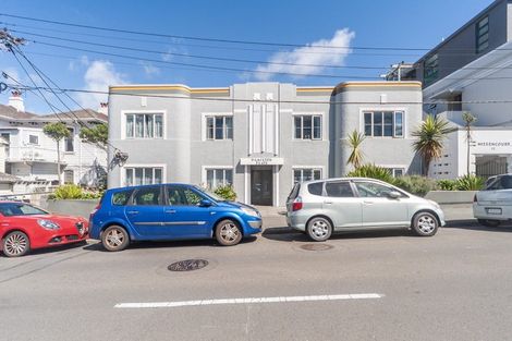 Photo of property in Hamilton Flats, 3/9 Hawker Street, Mount Victoria, Wellington, 6011