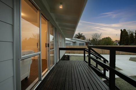 Photo of property in 25 Pukeroa Place, Papakura, 2110