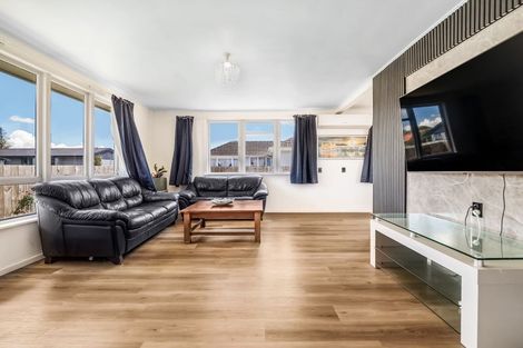 Photo of property in 15 Hockin Place, Fairfield, Hamilton, 3214