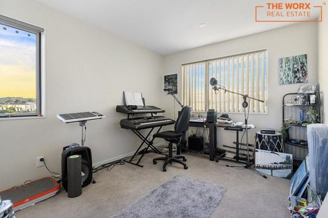 Photo of property in 11 Regis Park Drive, Pukekohe, 2120