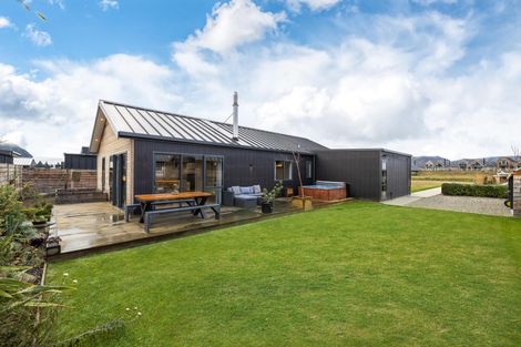 Photo of property in 5 Peterculter Drive, Wanaka, 9305