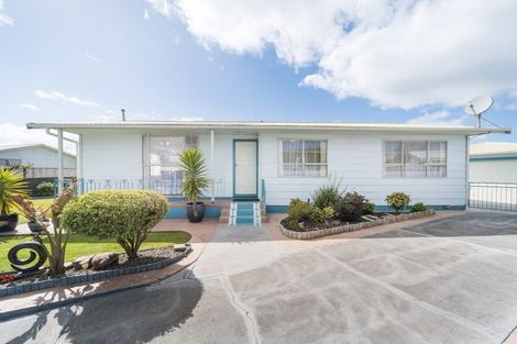 Photo of property in 8 Forbes Place, Kelvin Grove, Palmerston North, 4414
