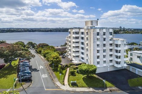 Photo of property in 2b/6 The Promenade, Takapuna, Auckland, 0622