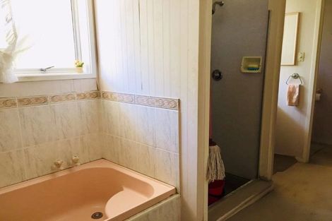 Photo of property in 1/90 Titirangi Road, New Lynn, Auckland, 0600