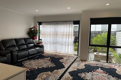 Photo of property in 16 Shortfin Place, Flat Bush, Auckland, 2019