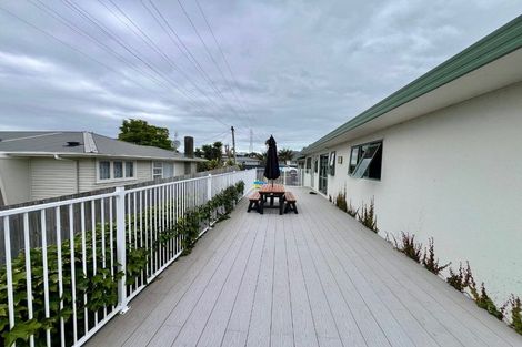 Photo of property in 12a Grainger Road, Te Atatu South, Auckland, 0610