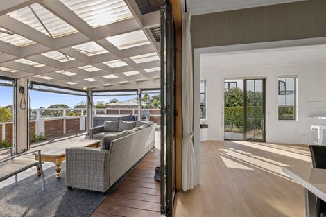 Photo of property in 87 Eliot Street, New Plymouth, 4310