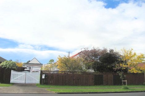 Photo of property in 50 Aviemore Drive, Highland Park, Auckland, 2010