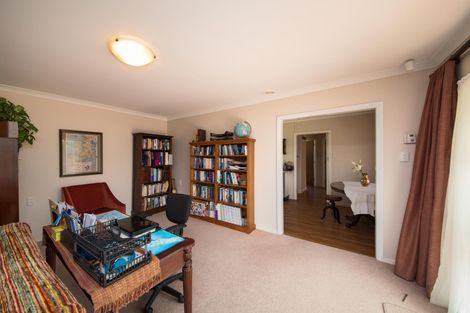 Photo of property in 30 Battersea Place, Roslyn, Palmerston North, 4414