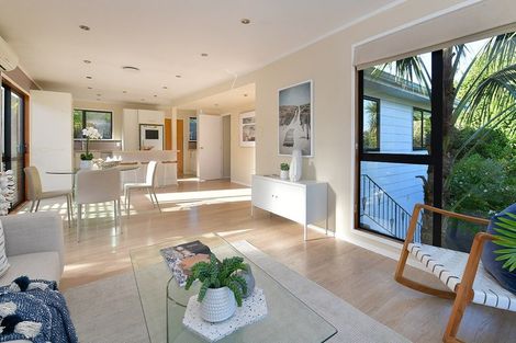 Photo of property in 15 Clensmore Place, Torbay, Auckland, 0630