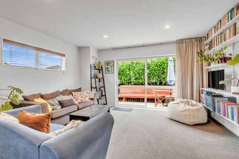 Photo of property in 33 Apple Orchard Way, Sunnyvale, Auckland, 0612