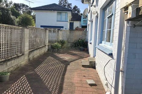 Photo of property in 4/12 Waiohua Road, Greenlane, Auckland, 1061