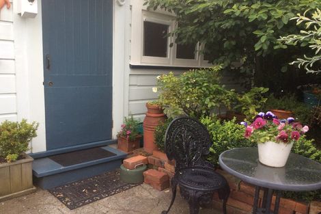 Photo of property in 81 Roxburgh Street, Mount Victoria, Wellington, 6011