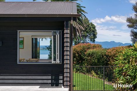 Photo of property in 13 Waione Avenue, Athenree, Waihi Beach, 3177