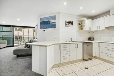 Photo of property in 1e/175 Hurstmere Road, Takapuna, Auckland, 0622